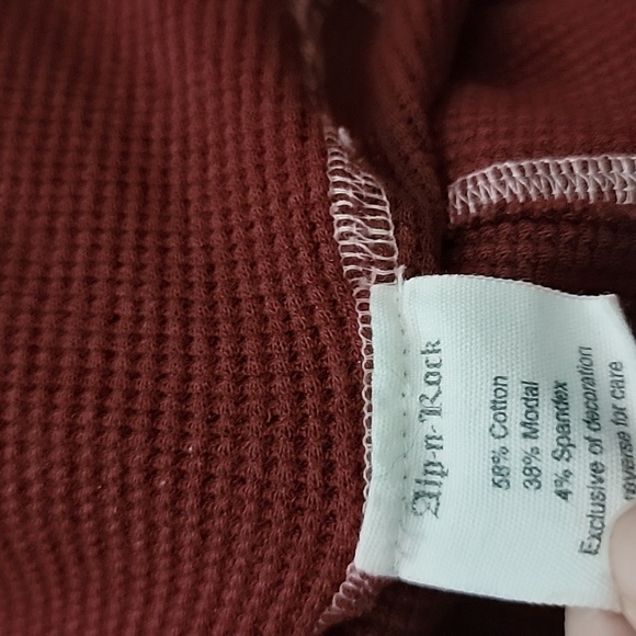 Alp-n-Rock Floral Embroidered Cuff Henley Shirt in Red XL - Picture 6 of 6